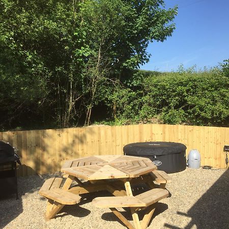 Romantic Getaway Luxury Wooden Cabin With Private Hot Tub And Bbq Villa Aberystwyth Exterior photo